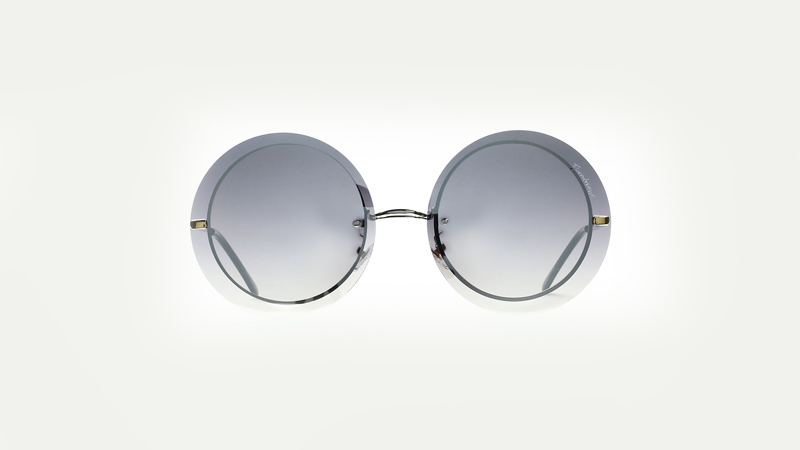 Chiếc kính unisex cả nam và nữ đều đeo được